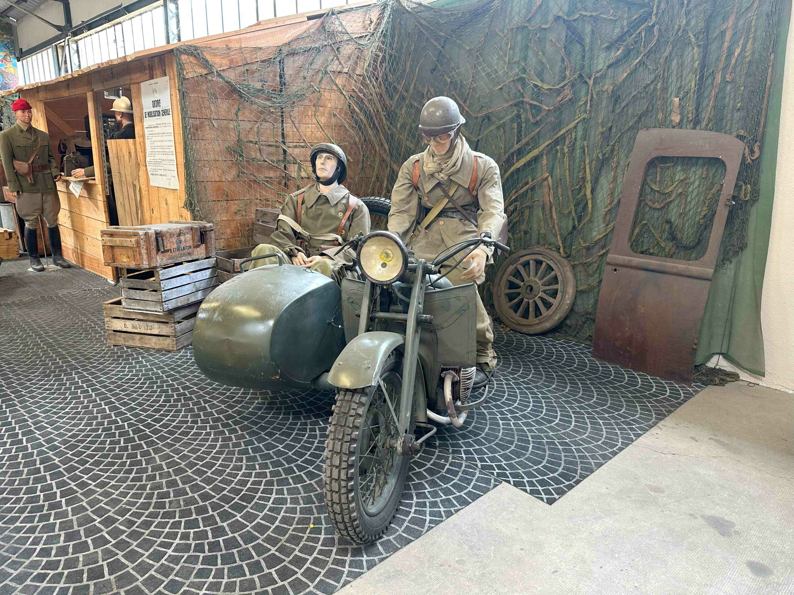 Salle france 40 side car